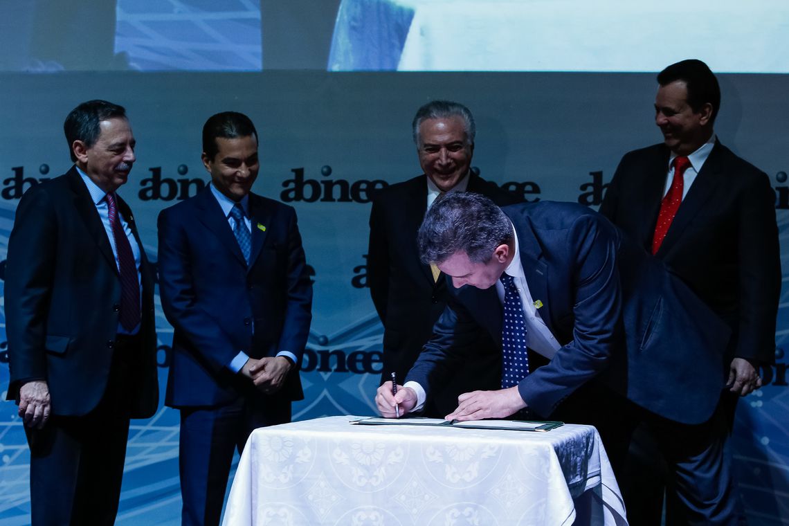 Alan Santos/PR São Paulo - Presidente Michel Temer e os ministro da indústria, Comércio Exterior e Serviços, Marcos Pereira, da Ciência, Tecnologia, Inovações e Comunicações, Gilberto Kassab, assinam MP para alterar a Lei de Informática (Lei nº 8.248