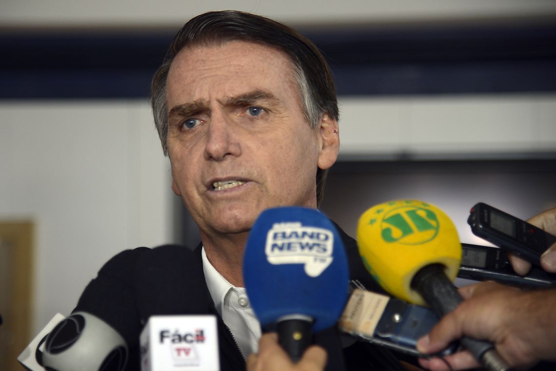 O candidato do PSL à Presidência da República, Jair Bolsonaro, fala à imprensa.