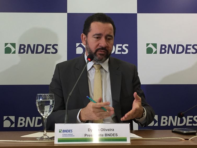 O presidente do BNDES, Dyogo Oliveira, e o ministro da Segurana Pblica, Raul Jungmann, assinam acordo de cooperao tcnica para realizao de aes conjuntas entre as duas instituies.