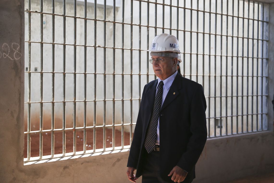 José Cruz/AgenciaBrasil Brasília - O ministro da Justiça e Segurança Pública, Osmar Serraglio, visita as obras da quinta penitenciária federal do país (José Cruz/Agência Brasil)