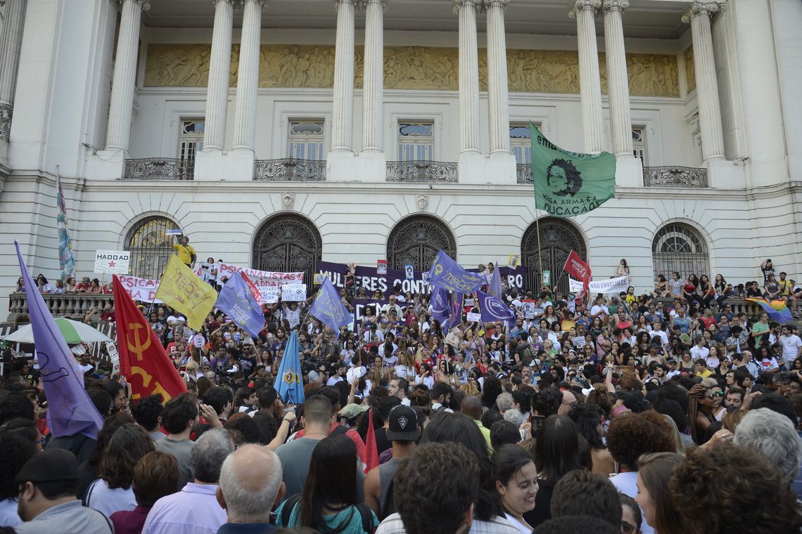 Tânia Rêgo/Agência Brasil Ato Contra o Retrocesso em Defesa da Democracia, na Cinelândia, região central do Rio de Janeiro.