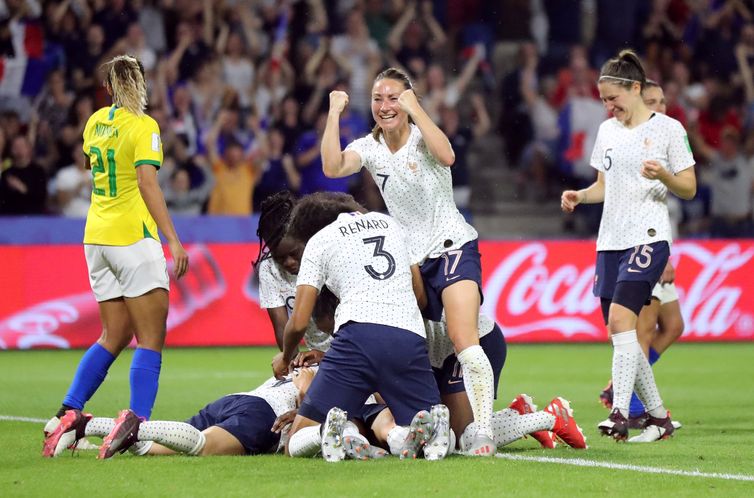 Brasil e França jogam pela Copa Mundial Feminina