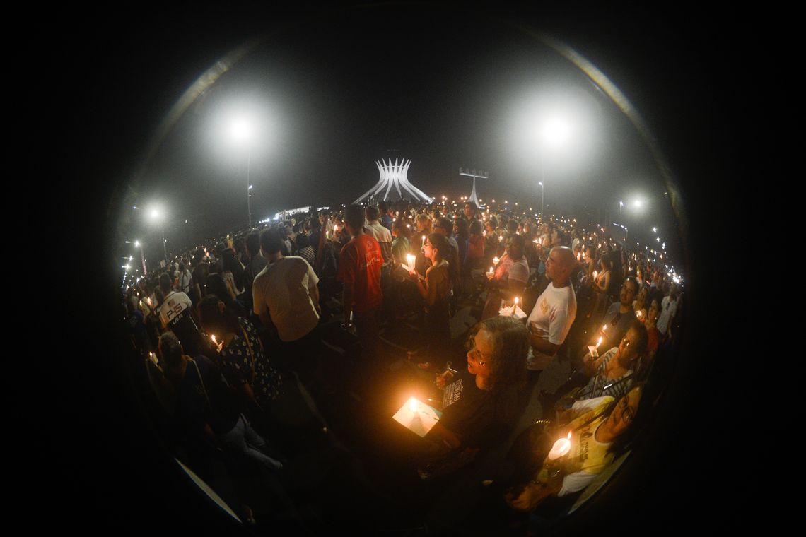 Marcello Casal jr/Agência Brasil Brasília - Arquidiocese de Brasília realiza missa solene e procissão durante Festa da Padroeira - Nossa Senhora Aparecida, na Esplanada dos Ministérios (Marcello Casal Jr/Agência Brasil)