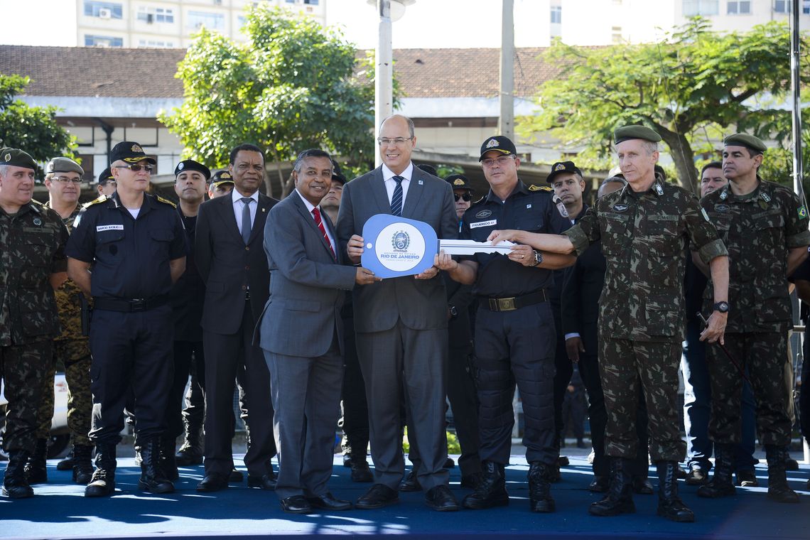 Tomaz Silva/Agência Brasil O governador Wilson Witzel participa de entrega, pelo Gabinete de Intervenção Federal, de viaturas para a Polícia Militar no Batalhão de Choque, no centro do Rio.