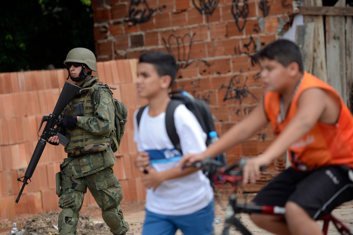 Fernando Frazão/Agência Brasil Rio de Janeiro - Fuzileiros Navais participam de operação de segurança na favela Kelson's, na zona norte do Rio de Janeiro (Fernando Frazão/Agência Brasil)