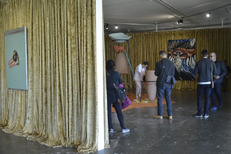 33ª Bienal Internacional de São Paulo, com curadoria de Gabriel Pérez-Barreiro, no Parque do Ibirapuera.