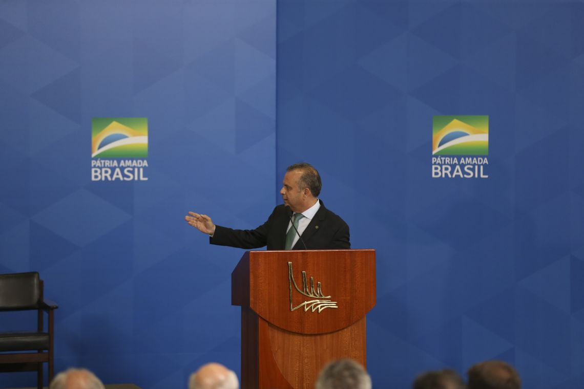 O secretário de Previdência Social, Rogério Marinho, fala na cerimônia da assinatura de atos de revisão e modernização das normas regulamentadoras da saúde e segurança do trabalho, no Palácio do Planalto