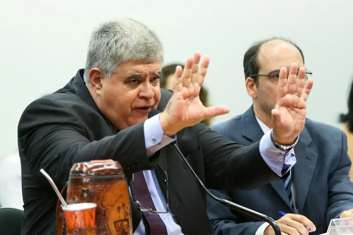 Marcelo Camargo/Agência Brasil Brasília - O deputado Carlos Marum durante sessão da Comissão Especial que analisa a proposta de emenda à Constituição (PEC) da reforma da Previdência (PEC 287/16) para a leitura do parecer do relator sobre o assunto (Marcelo Camargo