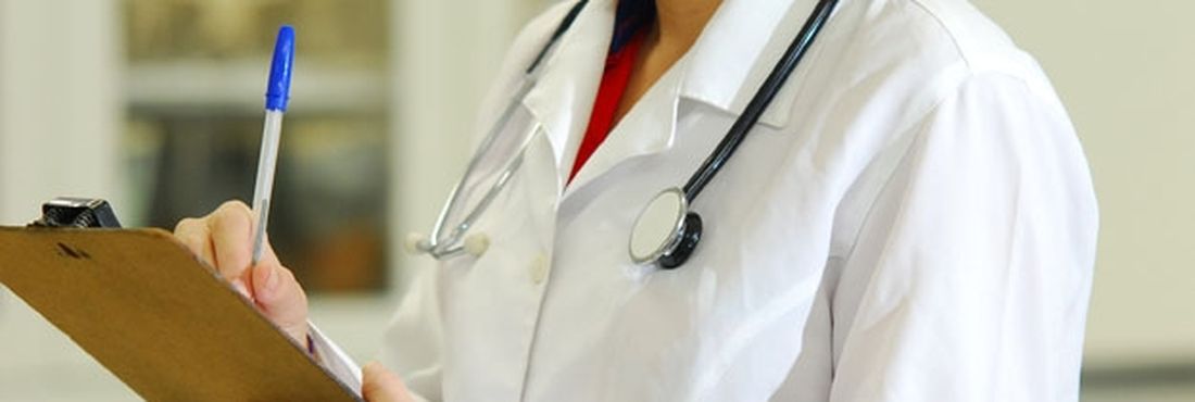 Estudante de medicina Os alunos exigem a intervenção do MEC para que o problema da universidade seja solucionado.
