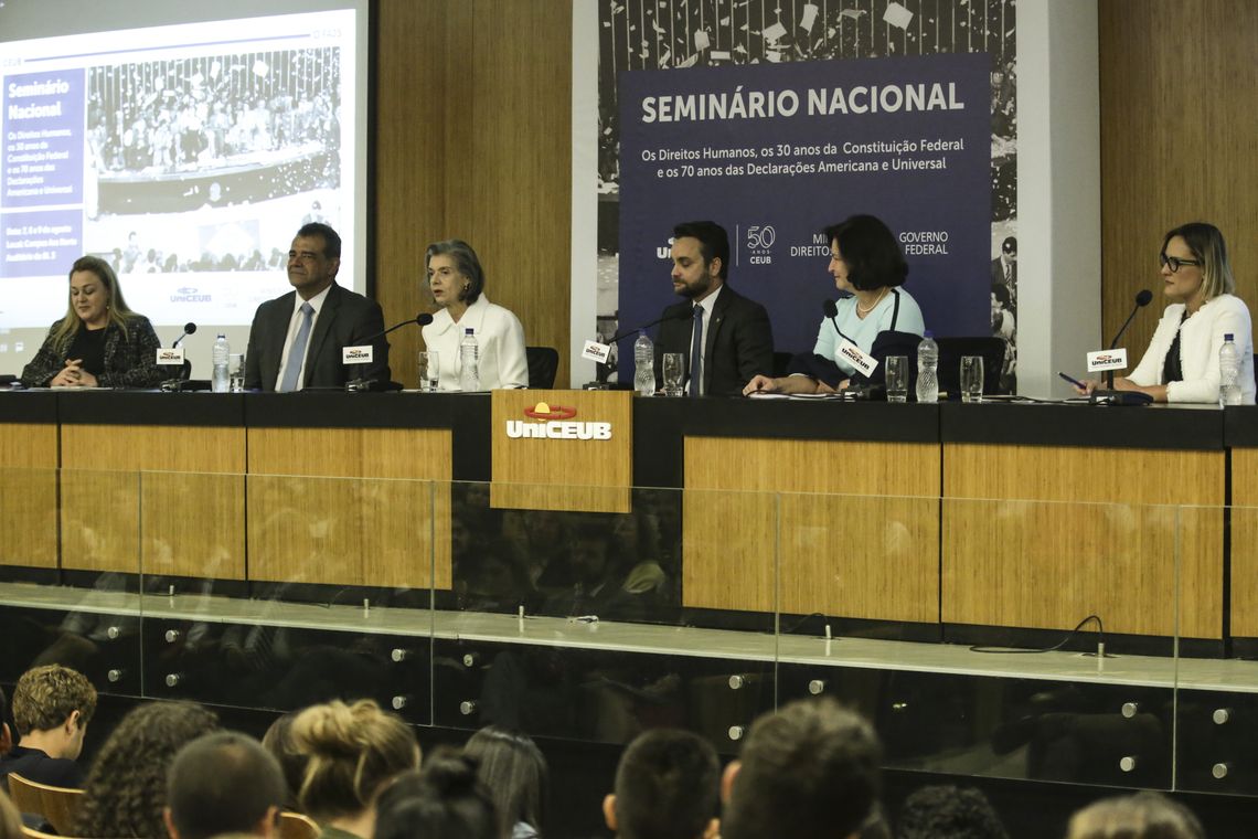 Antonio Cruz/Agência Brasil A presidente do STF, Cármen Lúcia, o ministro dos Direitos Humanos, Gustavo Rocha e a procuradora-geral da República, Raquel Dodge no seminário Direitos Humanos nos 30 anos da Constituição Federal e nos 70 anos da Declaração Universal.