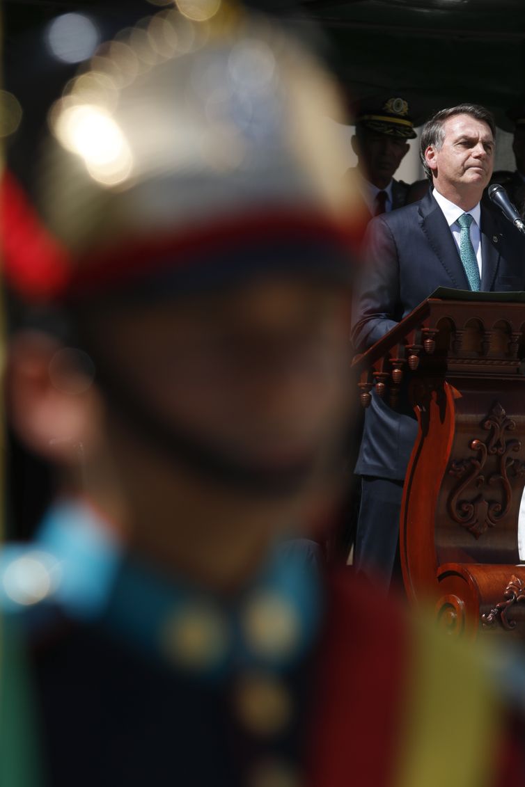 Fernando Frazão/Agência Brasil O presidente da República, Jair Bolsonaro, participa da entrega do espadim aos cadetes da Academia Militar dos Agulhas Negras (Aman).