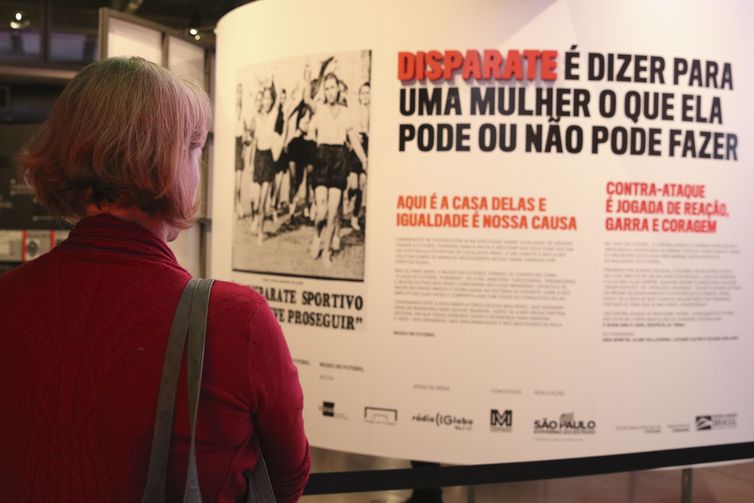 Exposição Contra-ataque! As Mulheres do Futebol, no estádio do Pacaembu.