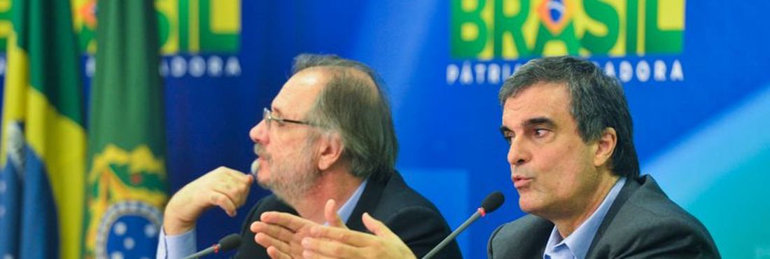 José Eduardo Cardozo e Miguel Rossetto apresentam declarações do governo após manifestações