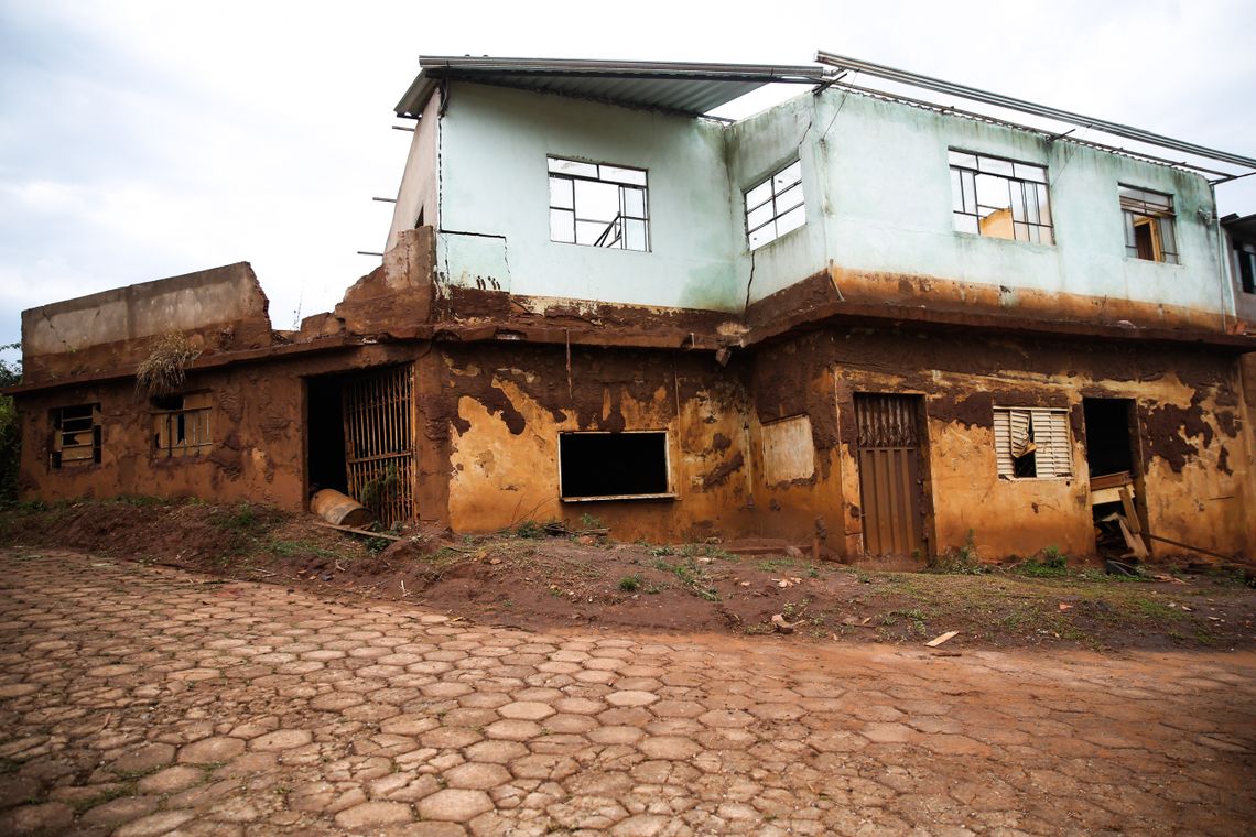 José Cruz/Agência Brasil Mariana (MG) - Ruínas em Bento Rodrigues, distrito de Mariana, dois anos após a tragédia do rompimento da Barragem de Fundão, da mineradora Samarco (José Cruz/Agência Brasil)