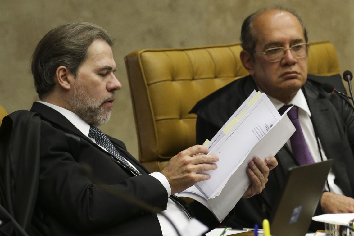 Antonio Cruz/Agência Brasil Os ministros do STF, Dias Toffoli e Gilmar Mendes durante o julgamento em que o STF decide pela legalidade ou não da prática de sacrifícios animais em cultos religiosos.
