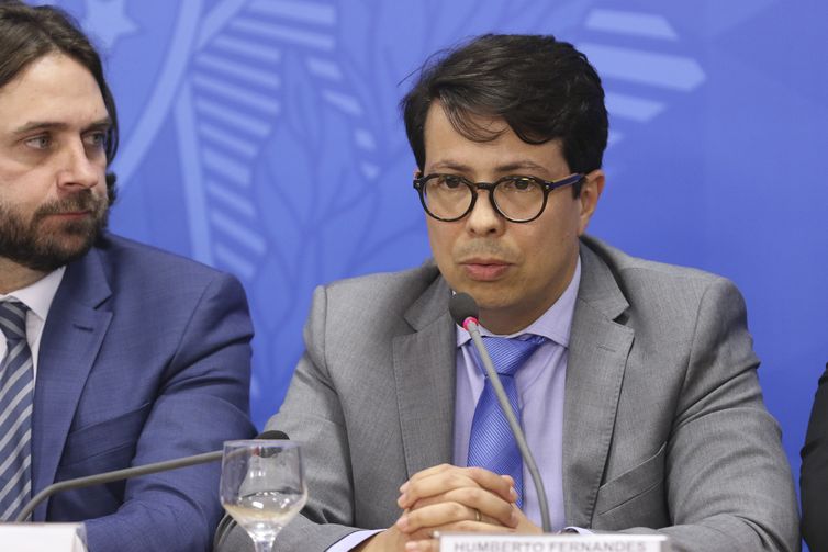 Subchefe para Assuntos Jurídicos da Casa Civil, Humberto Fernandes de Moura, durante entrevista coletiva após cerimônia alusiva aos 200 dias de governo.