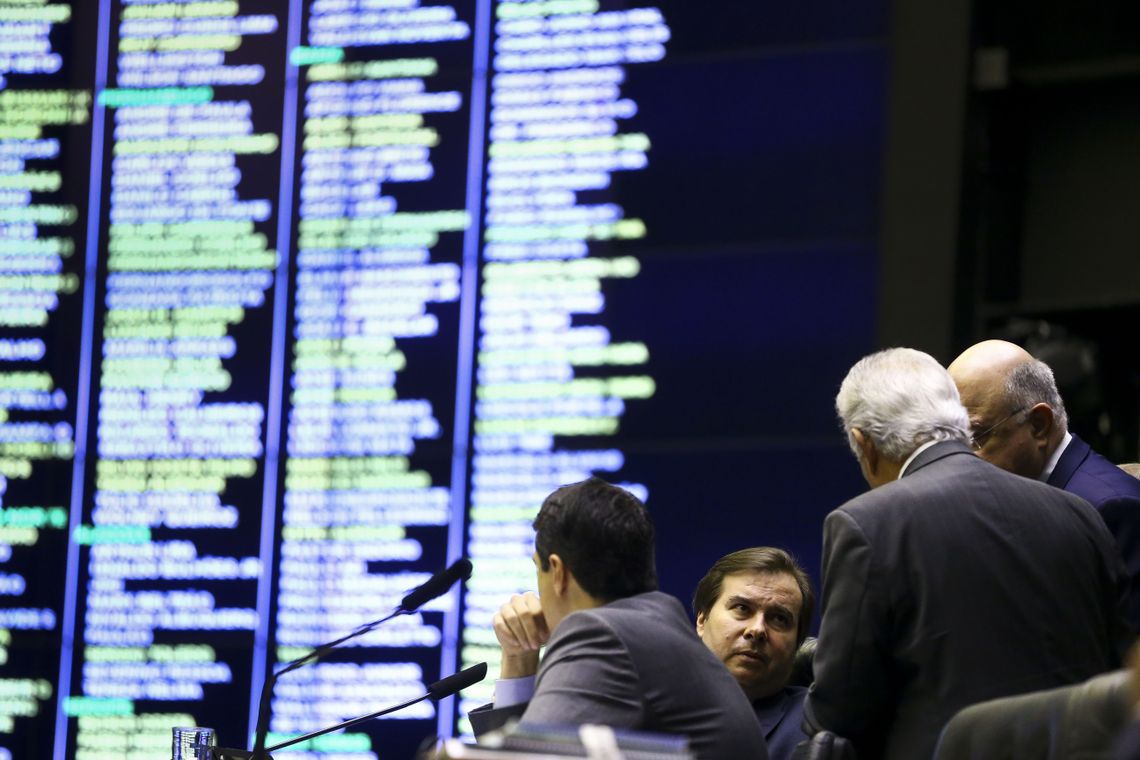 Câmara retoma votação de destaques da reforma da Previdência.