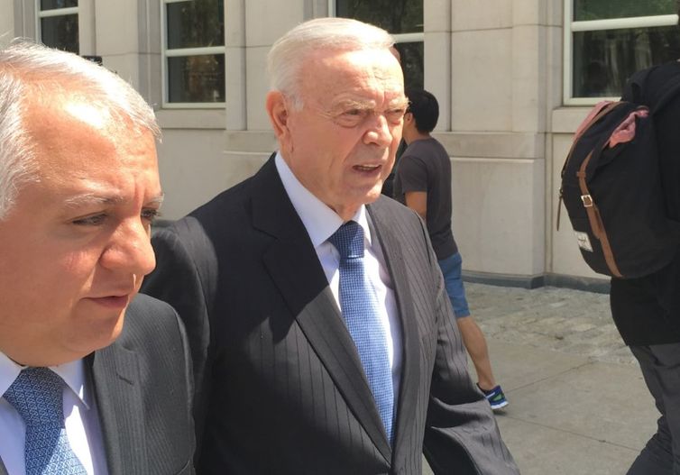 Ex-presidente da CBF José Maria Marin, do lado de fora do tribunal federal em Nova York