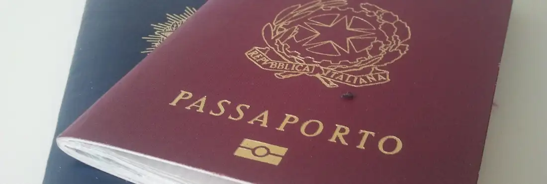 Passaportes Para evitar transtornos, empregados de outros setores do departamento de imigração já foram informados que poderão exercer a função em caso de greve.