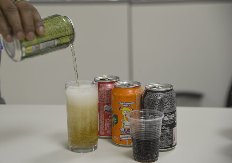 Arquivo/ Agência Brasil/Agência Brasil venda de refrigerantes nas escolas do ensino fundamental, do 1° ao 9° ano,