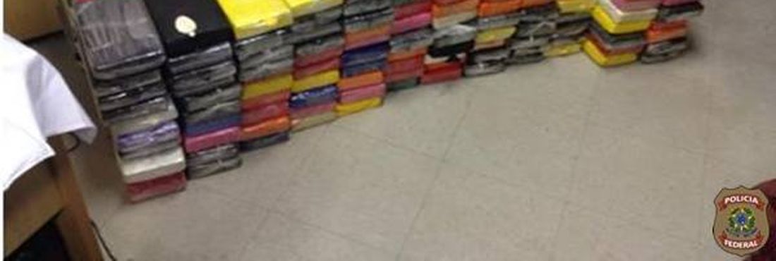 PF apreende 3,7 toneladas de cocaína no porto de Santos PF apreende 3,7 toneladas de cocaína no porto de Santos