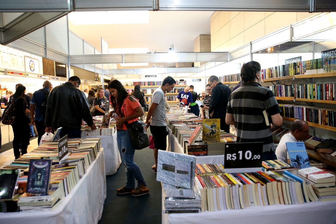 Wilson Dias/Agência Brasil Brasília - 33ª Feira do Livro de Brasília. Na programação tem debates, recitais, palestras, apresentações culturais e lançamentos de livros (Wilson Dias/Agência Brasil)