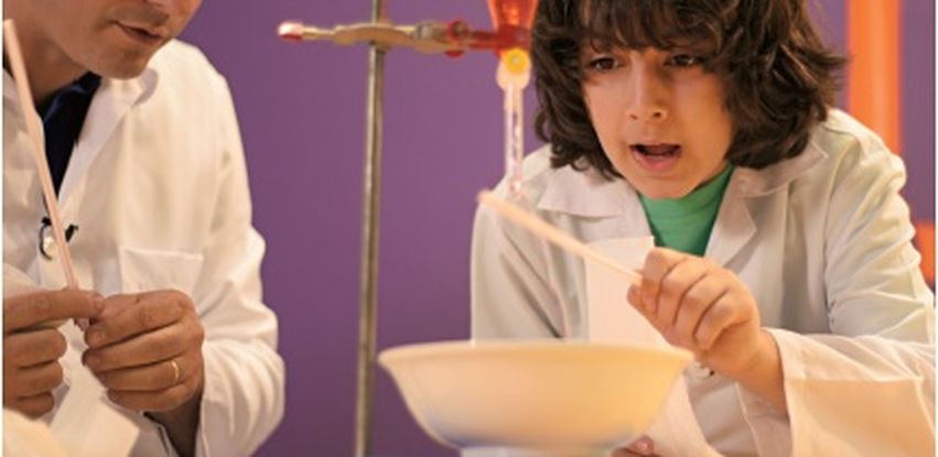Brincando com a Ciência promove encontro entre crianças e cientistas Brincando com a Ciência promove encontro entre crianças e cientistas