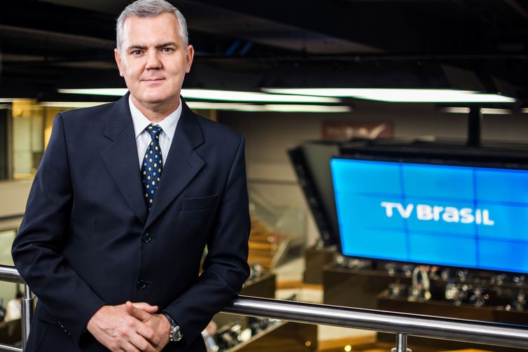 O programa CenÃ¡rio EconÃ´mico, da TV Brasil, Ã© comandando pelo jornalista Adalberto Piotto - DivulgaÃ§Ã£o/TV Brasil