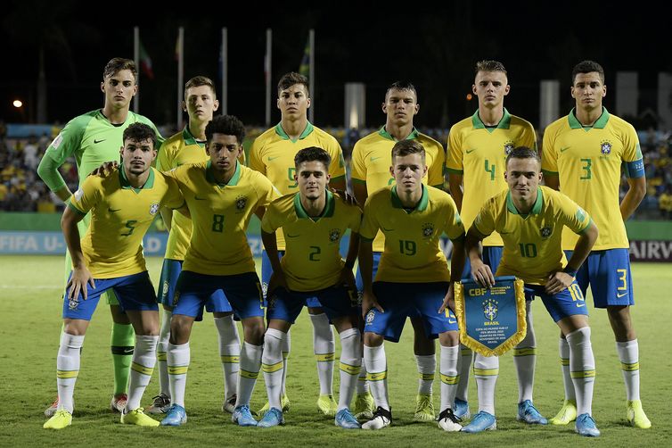 Brasil e Itália se enfrentam por uma vaga nas semifinais do Mundial no Estádio Olímpico, em Goiânia