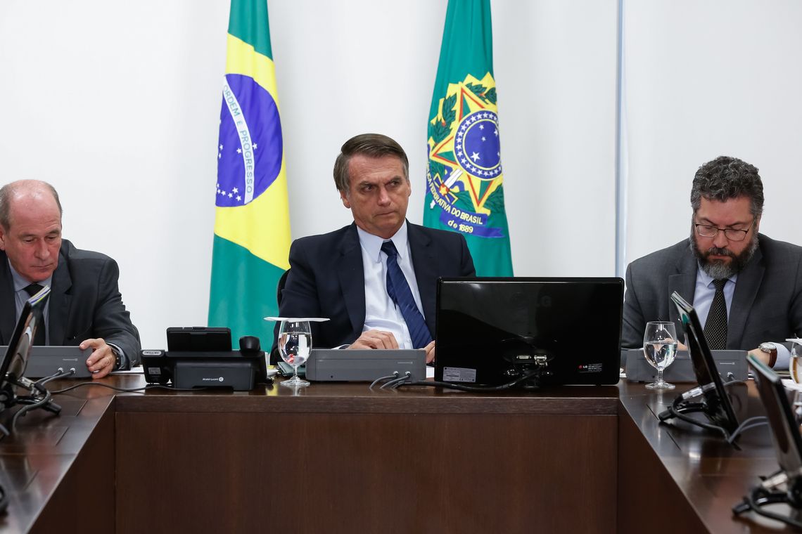 Isac Nóbrega/PR O presidente Jair Bolsonaro, se reúne com ministros e comandantes das Forças Armadas , para tratar do acordo de fusão entre as empresas Embraer, nacional, e Boeing, dos Estados Unidos.