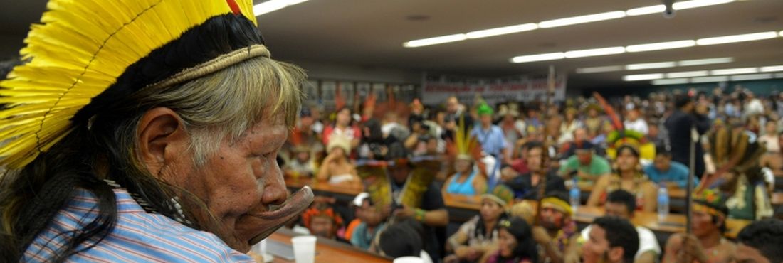 Protesto Indígena Brasília - Lideranças indígenas participam de encontro na Frente Parlamentar de Apoio aos Povos Indígenas