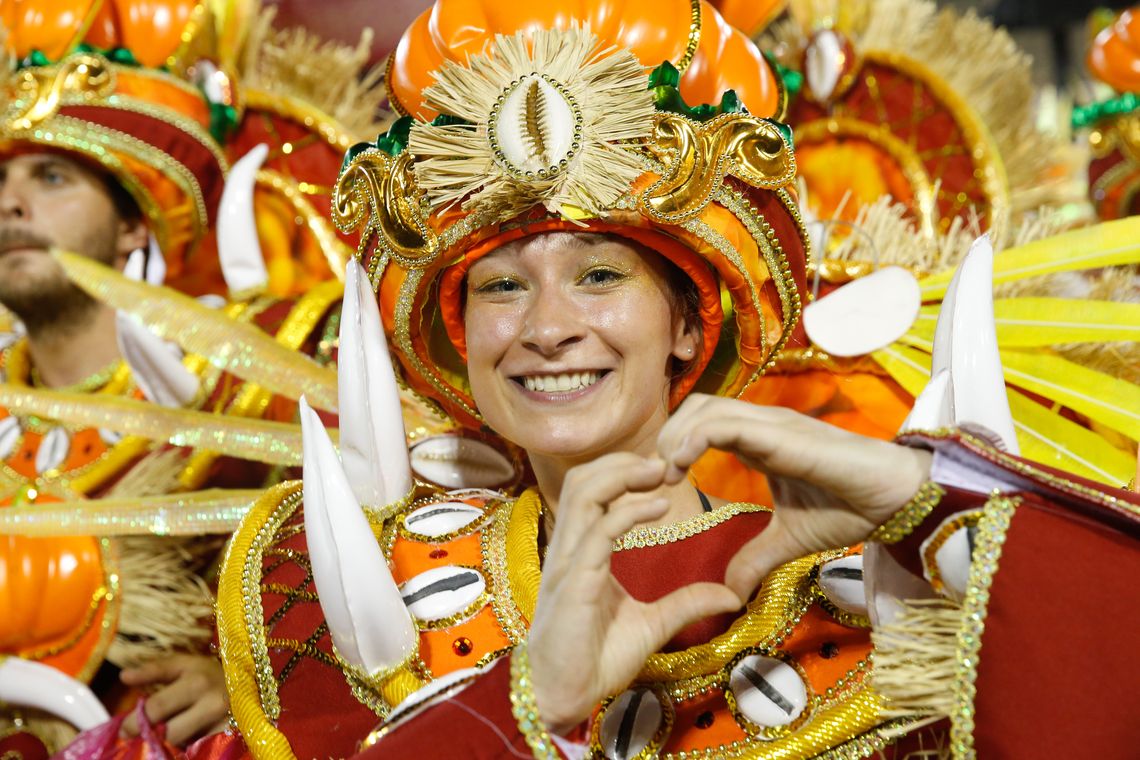 Tânia Rêgo; Agência Brasil Rio de Janeiro - Desfile da União da Ilha no segundo dia de apresentações do Grupo Especial das Escolas de Samba do Rio, na Sapucaí (Tânia Rêgo/Agência Brasil)