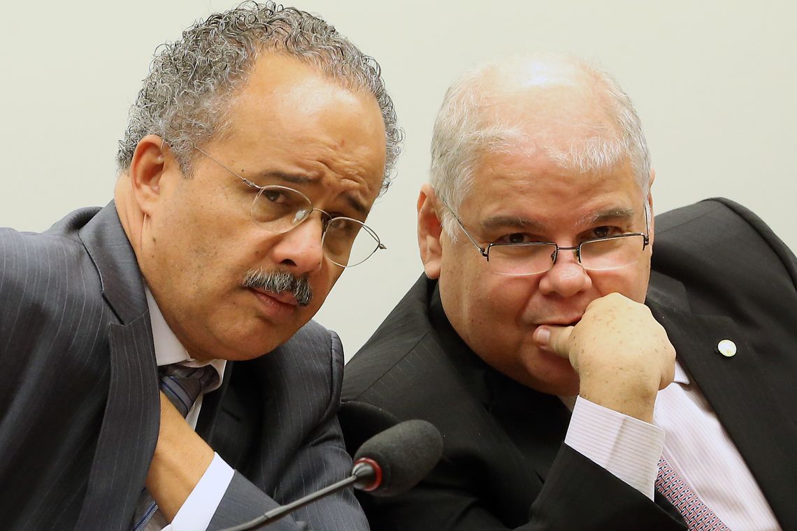 Antonio Cruz/Agência Brasil Brasília - O relator da comissão, deputado Vicente Cândido, e o presidente Lúcio Viera Lima participam de reunião da comissão especial para discutir a reforma política (Antonio Cruz/Agência Brasil)