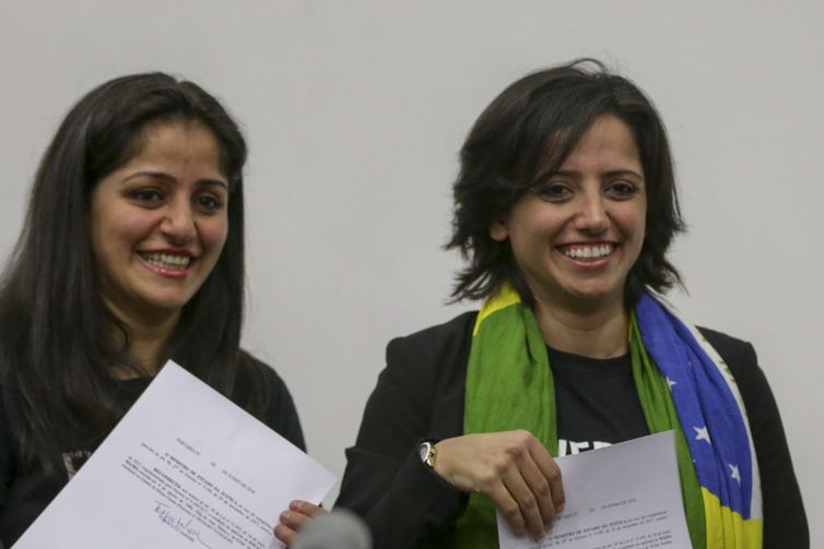 Governo concede a nacionalidade brasileira a duas apátridas. As beneficiadas foram as irmãs Souad e Maha Mamo.