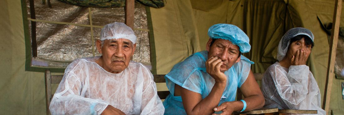 Mutirão de saúde indígena Um centro cirúrgico foi montado na Aldeia Santa Inês (AM), na região do Alto Solimões, para atender as comunidades, onde vivem cerca de 52 mil índios
