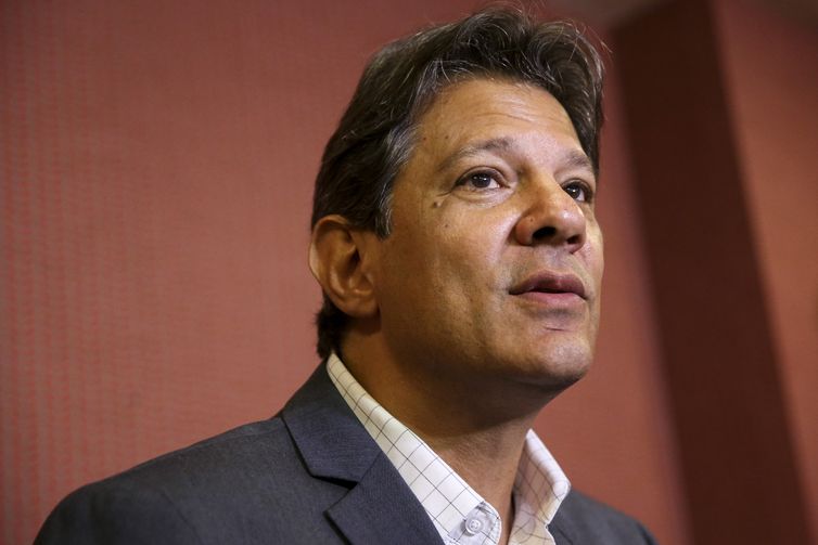 Marcelo Camargo/Agência Brasil/Agência Brasil O candidato do PT à Presidência da República, Fernando Haddad, durante entrevista coletiva após encontro com dirigentes da Conferência Nacional dos Bispos do Brasil (CNBB), em Brasília.
