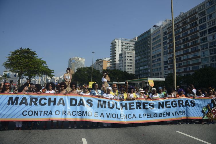 O FÃ³rum Estadual de Mulheres Negras do Rio de Janeiro realizou pelo quinto ano consecutivo, a Marcha das Mulheres Negras, na orla de Copacabana, zona sul da capital.