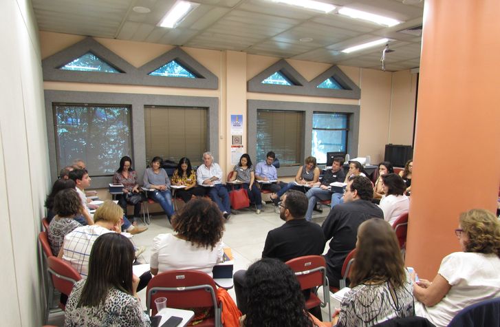 Rita Freire, presidenta do Conselho, participa de roda de conversa sobre participação social