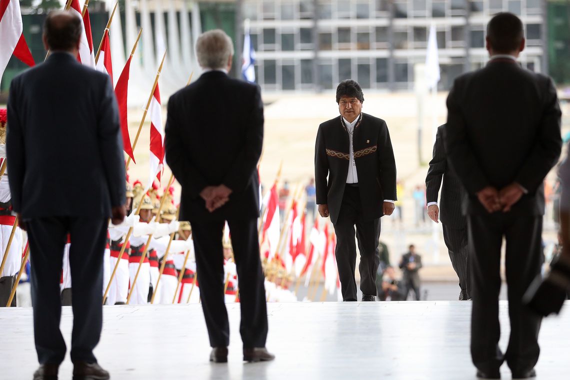 José Cruz/Agência Brasil Brasília - O presidente da Bolívia, Evo Morales, é recebido no Palácio do Planalto pelo presidente Michel Temer (José Cruz/Agência Brasil)
