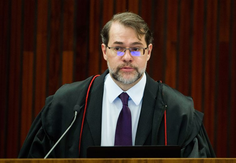 BrasÃ­lia - O ministro Dias Toffoli, atual presidente do TSE, serÃ¡ substituÃ­do em maio pelo tambÃ©m ministro do STF Gilmar Mendes