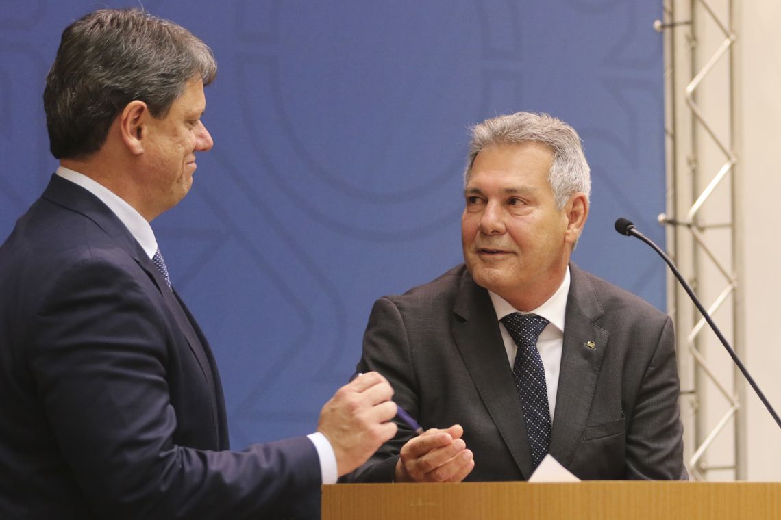 Valter Campanato/Agência Brasil O ministro da Infraestrutura, Tarcísio Gomes de Freitas, durante cerimônia de posse do novo presidente da Empresa Brasileira de Infraestrutura Aeroportuária (Infraero), tenente-brigadeiro-do-ar Hélio Paes de Barros Júnior.