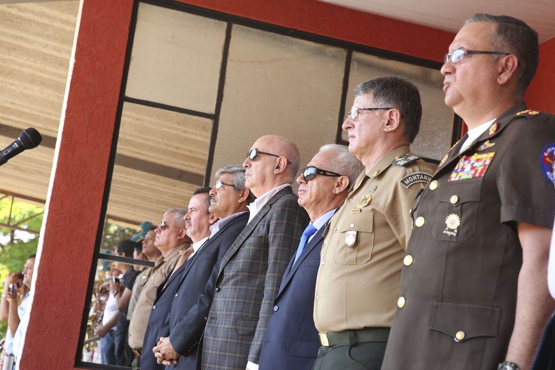 Antonio Cruz/Agência Brasil O embaixador do Peru no Brasil, Vicente Rojas Escalante, assiste competição equestre no 1º Regimento de Cavalaria de Guardas, em Brasília.