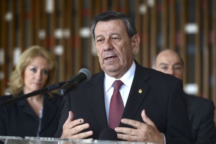 José Cruz/Agência Brasil Brasília - Ministro das Relações Exteriores do Uruguai, Chanceler Rodolfo Nin Novoa, durante assinatura da ata sobre o acordo automotivo com o Brasil, no Palácio Itamaraty (José Cruz/Agência Brasil)