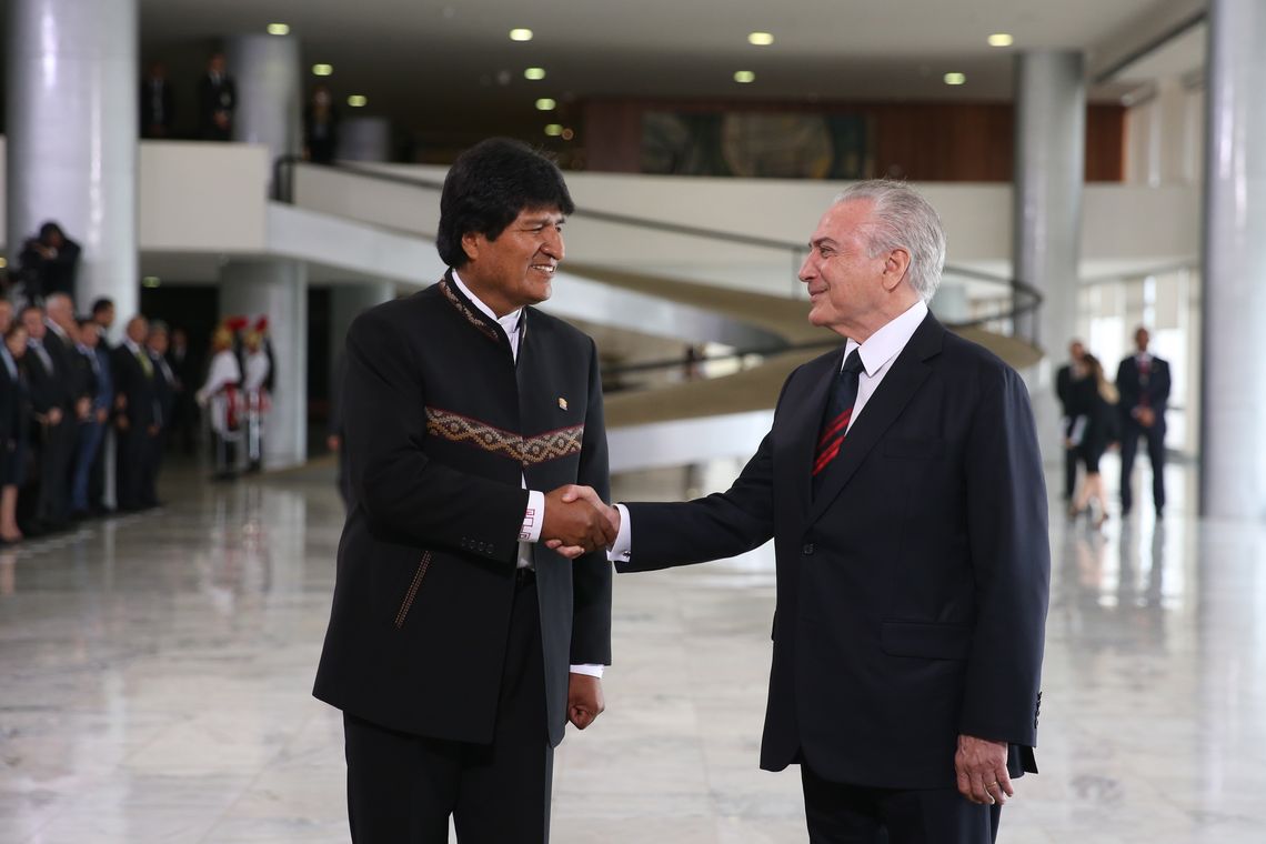 José Cruz/Agência Brasil Brasília - O presidente da Bolívia, Evo Morales, é recebido no Palácio do Planalto pelo presidente Michel Temer (José Cruz/Agência Brasil)
