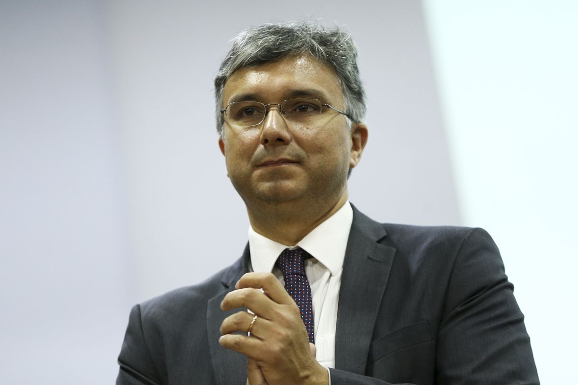 Marcelo Camargo/Agência Brasil O ministro do Planejamento, Esteves Colnago, durante o lançamento do novo Portal da Transparência do governo federal.