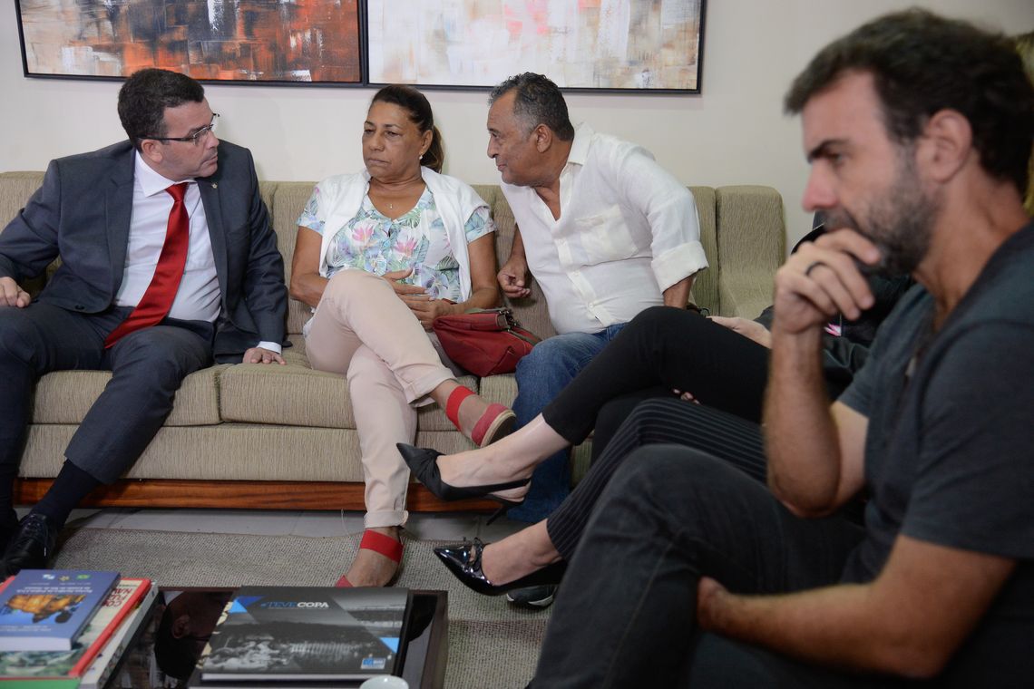 Tânia Rêgo/Agência Brasil Rio de Janeiro - A família da vereadora Marielle Franco, assassinada no dia 14 de março, com o chefe de Polícia Civil, delegado Rivaldo Barbosa, recebe informações sobre o andamento das investigações da morte da parlamentar e do motorista