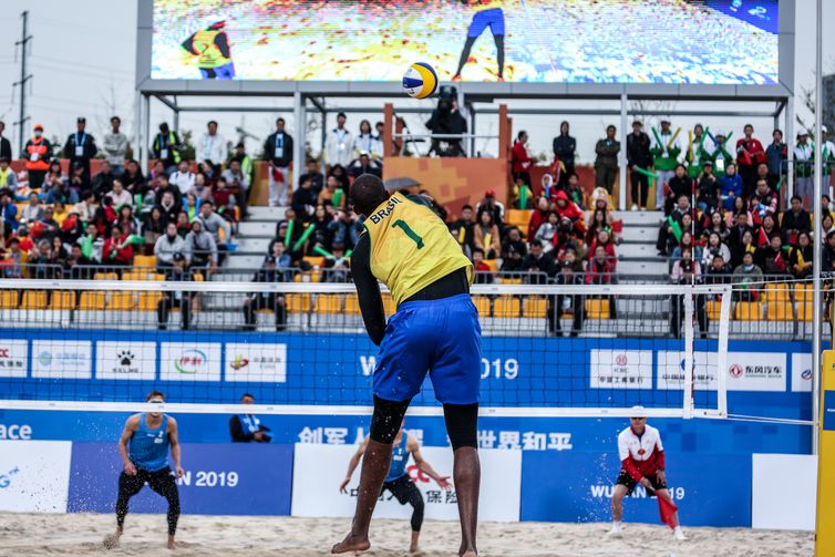 Evandro é ouro no vôlei de praia masculino dos 7º Jogos Mundiais Militares.