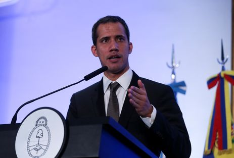 O lder da oposio venezuelana, Juan Guaido, que muitas naes reconheceram como o legtimo governante provisrio do pas, gesticula durante uma coletiva de imprensa no Palcio San Martin em Buenos Aires, Argentina,