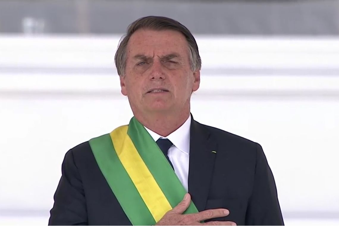 Michel Temer passa a Faixa Presidencial ao novo presidente da República, Jair Bolsonaro, no Palácio do Planalto.
