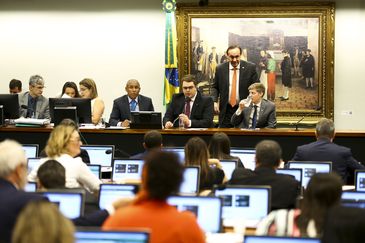 A Comissão de Constituição e Justiça da Câmara se reúne para discutir o parecer sobre a reforma da Previdência.